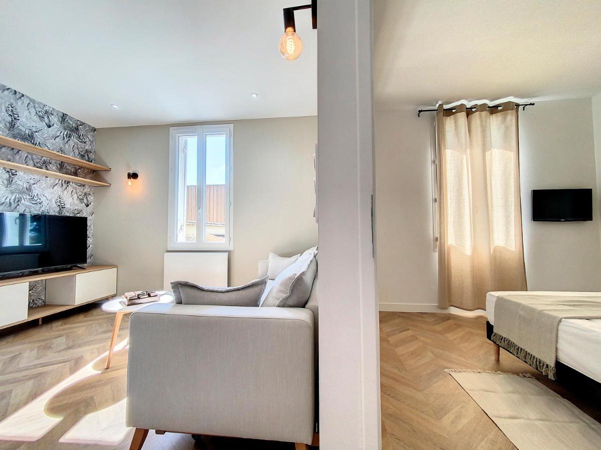 Appartchic - Appartement Standing - Plein Centre & Parking Prive Créon Eksteriør bilde